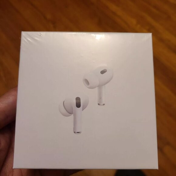 Apple AirPods Pro 2nd Generation with MagSafe Wireless Charging Case (USB‑C)...